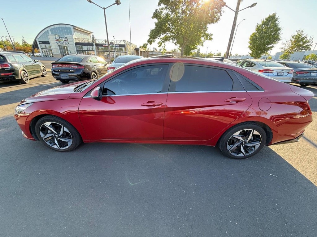 2022 Hyundai Elantra Image 8