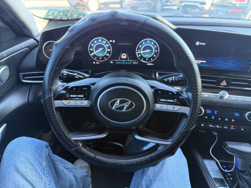 2022 Hyundai Elantra Image 11