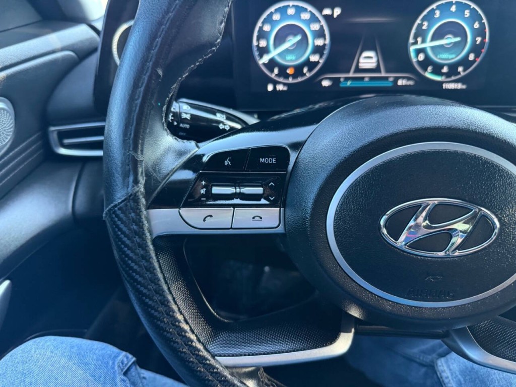 2022 Hyundai Elantra Image 13