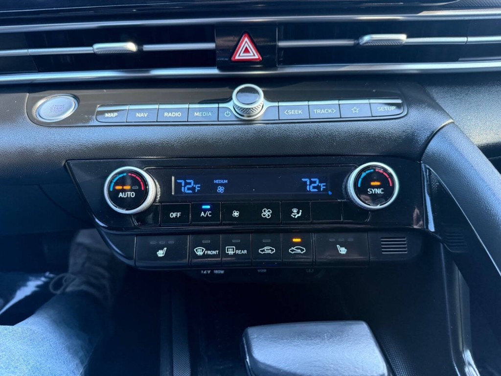 2022 Hyundai Elantra Image 15