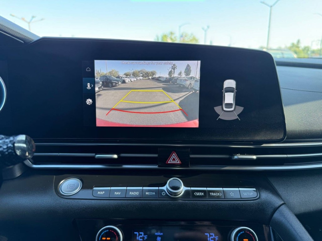 2022 Hyundai Elantra Image 16