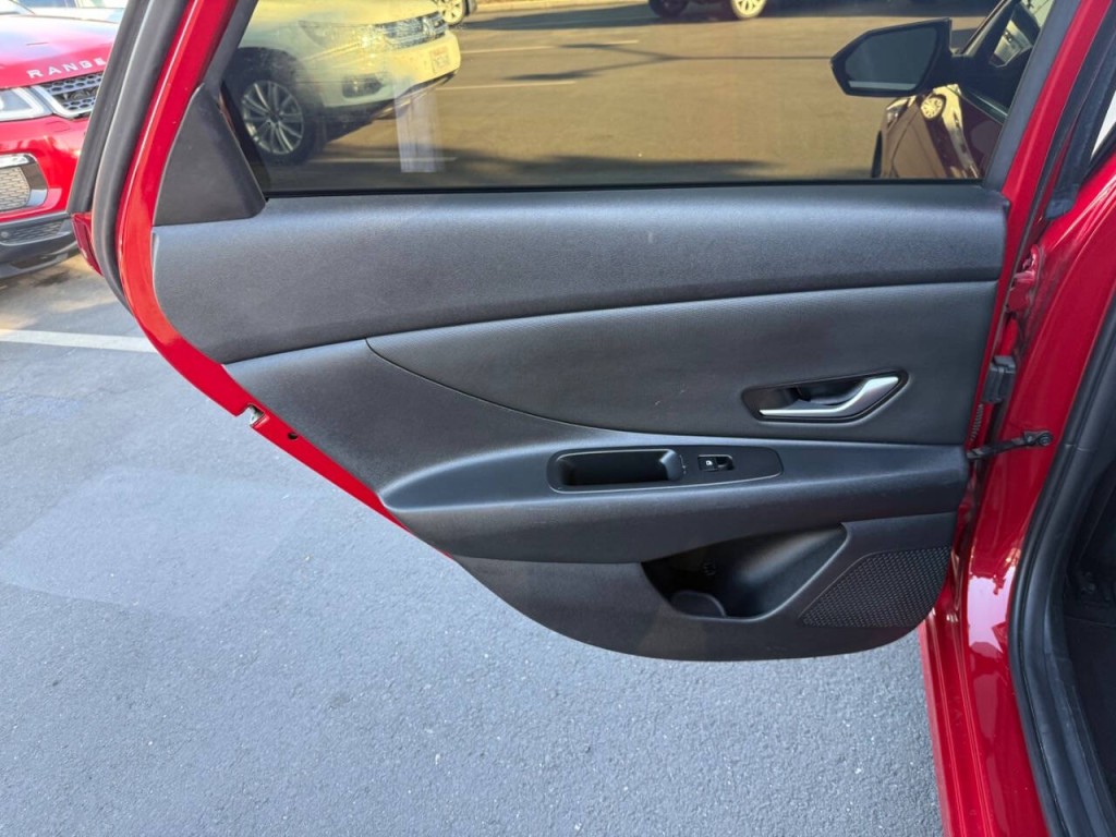 2022 Hyundai Elantra Image 22