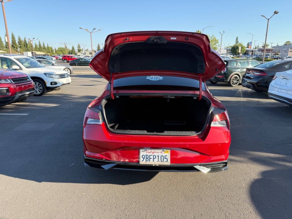 2022 Hyundai Elantra Image 26
