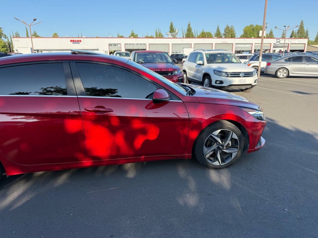 2022 Hyundai Elantra Image 35