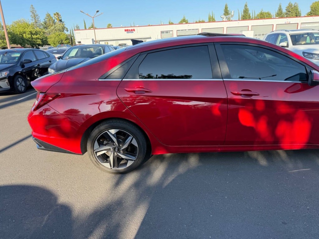2022 Hyundai Elantra Image 36