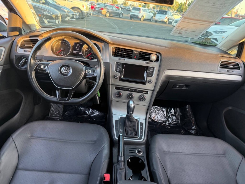2015 Volkswagen Golf Image 9