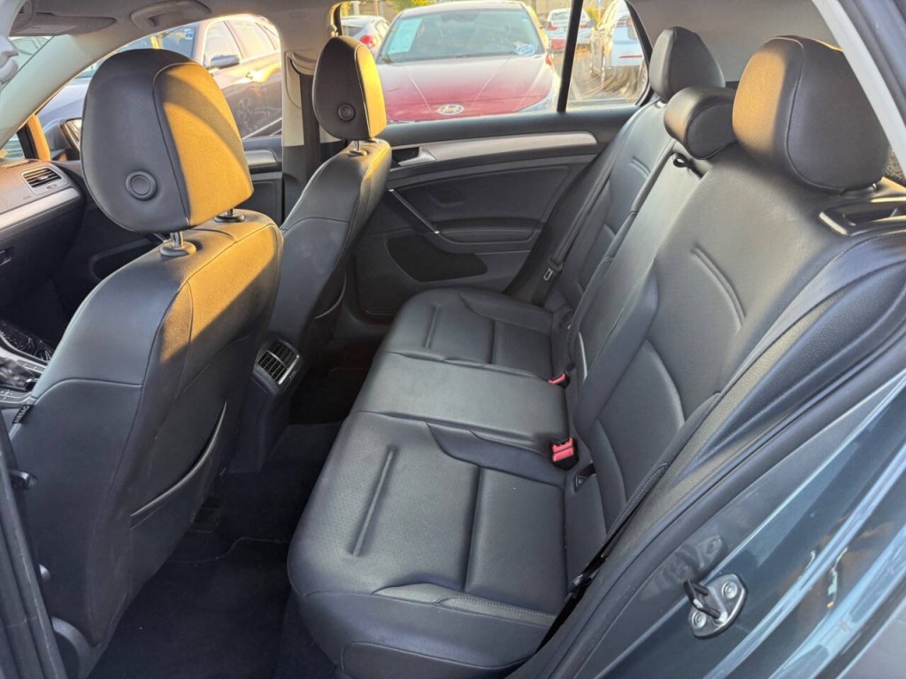 2015 Volkswagen Golf Image 21