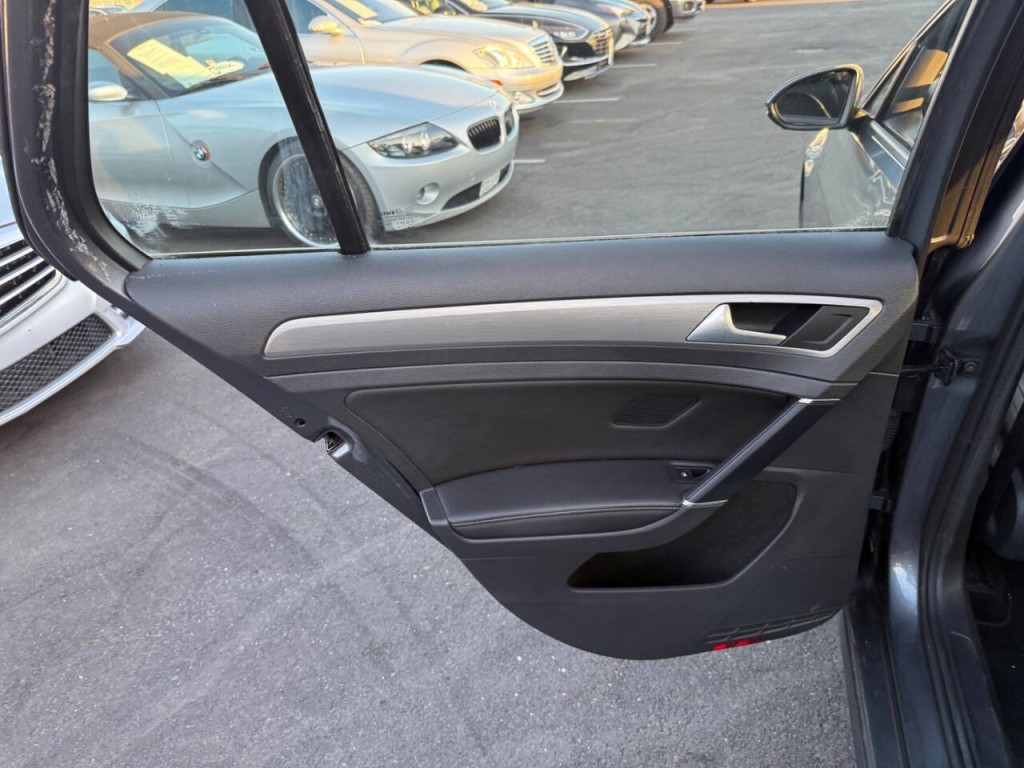 2015 Volkswagen Golf Image 22