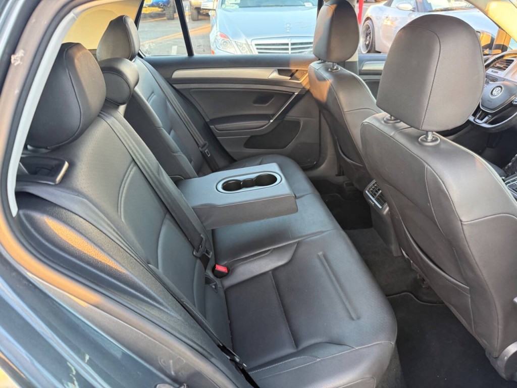 2015 Volkswagen Golf Image 28