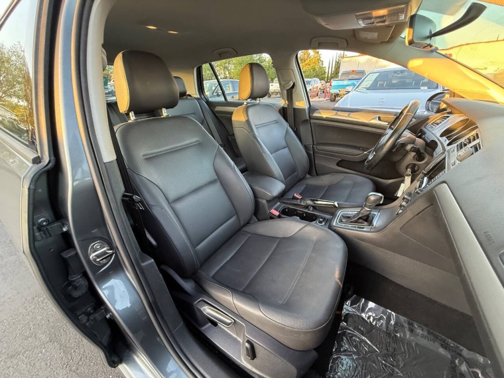 2015 Volkswagen Golf Image 29