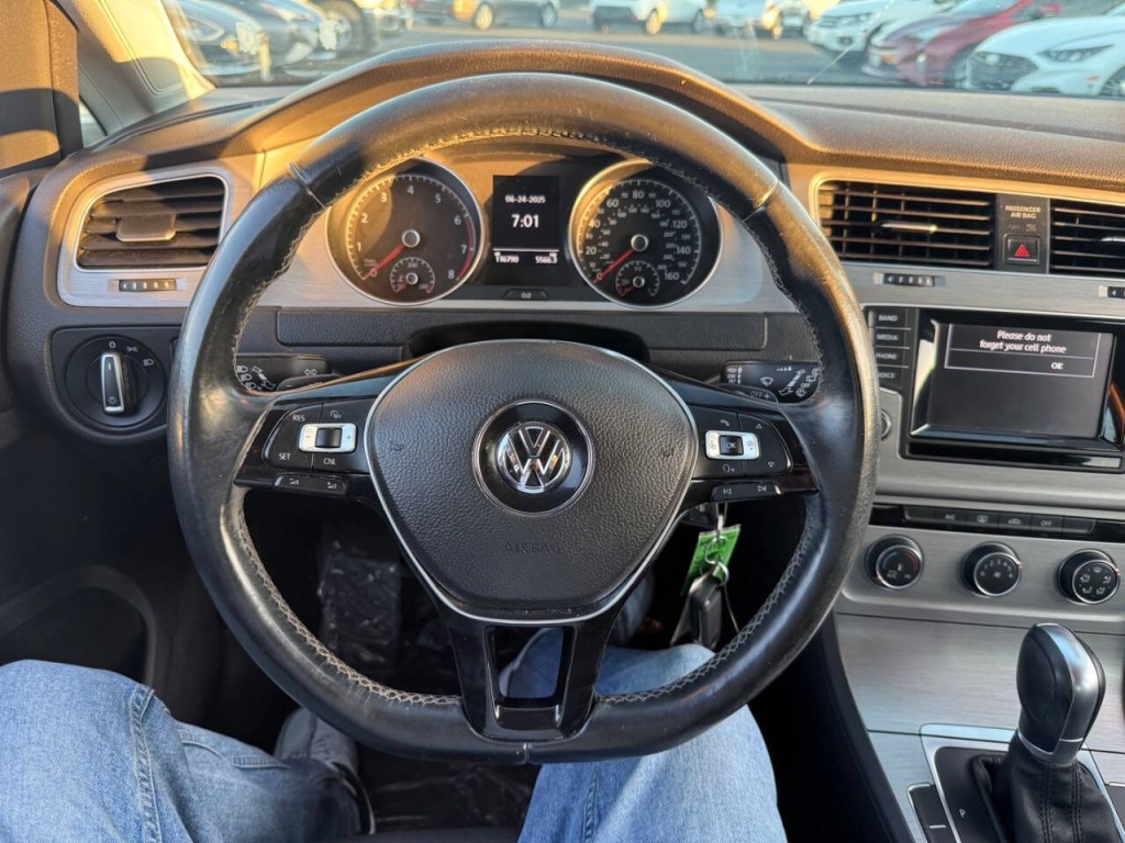 2015 Volkswagen Golf Image 12