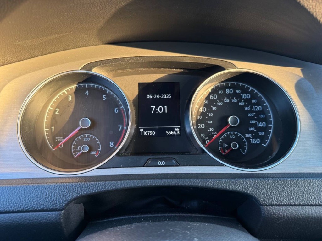 2015 Volkswagen Golf Image 16