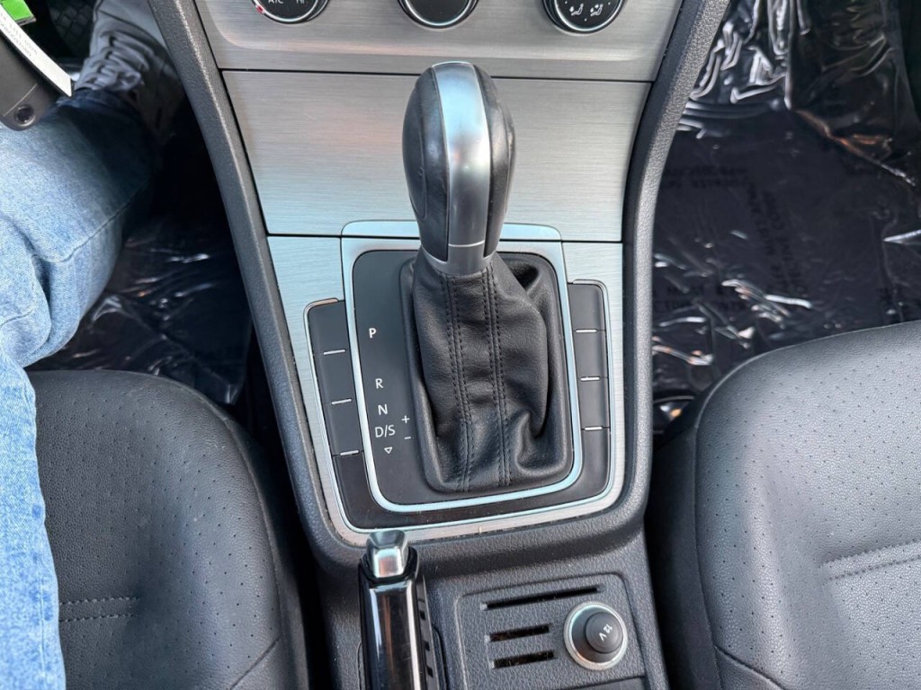 2015 Volkswagen Golf Image 17