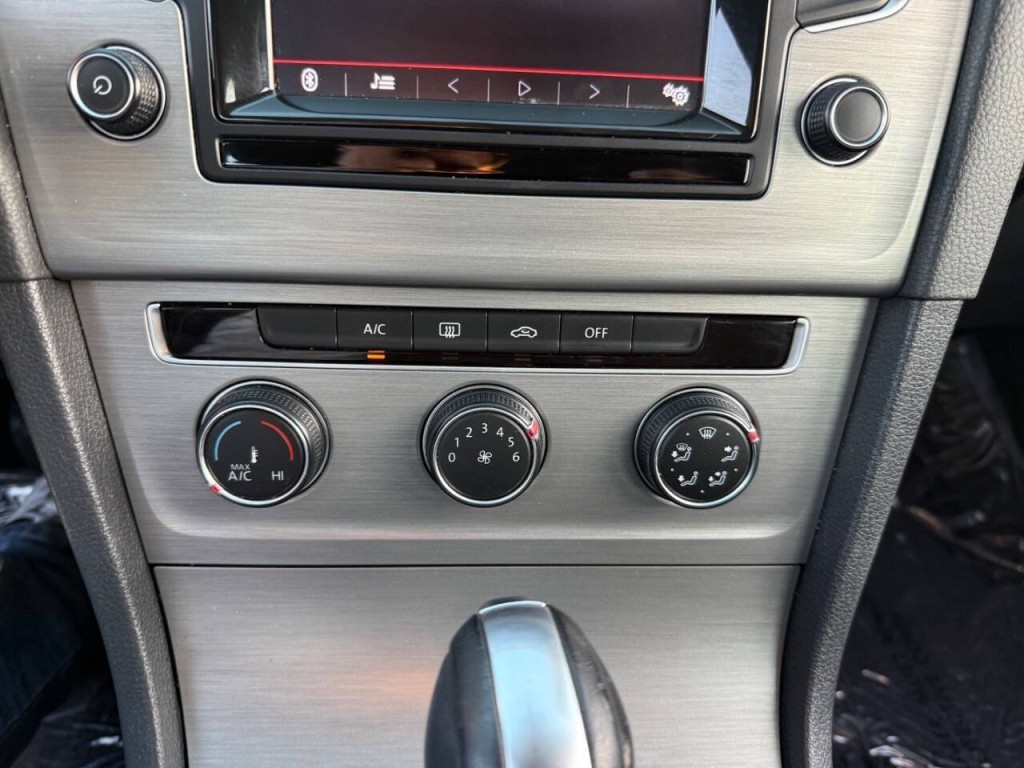 2015 Volkswagen Golf Image 18