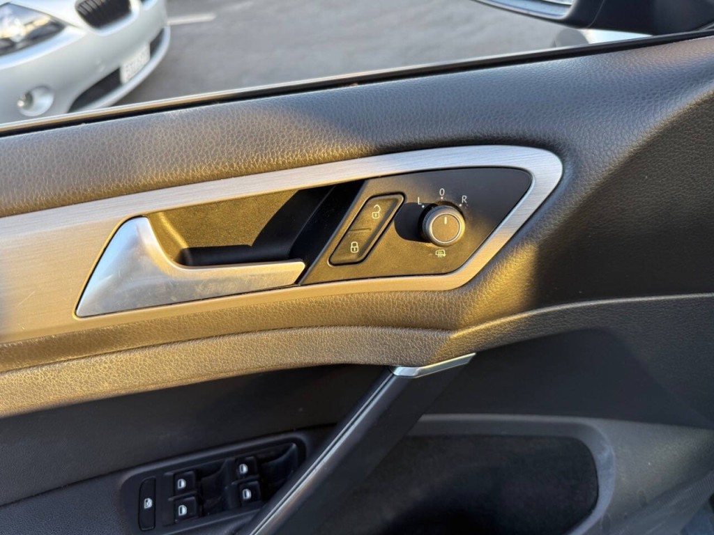 2015 Volkswagen Golf Image 21