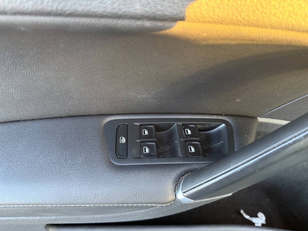 2015 Volkswagen Golf Image 24