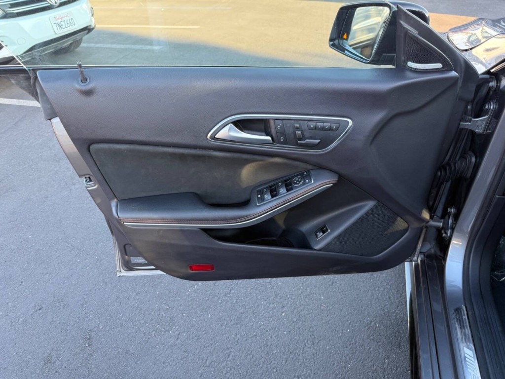2015 Mercedes-Benz CLA-Class Image 10