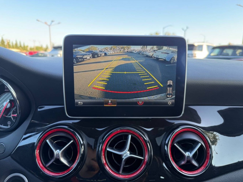 2015 Mercedes-Benz CLA-Class Image 17