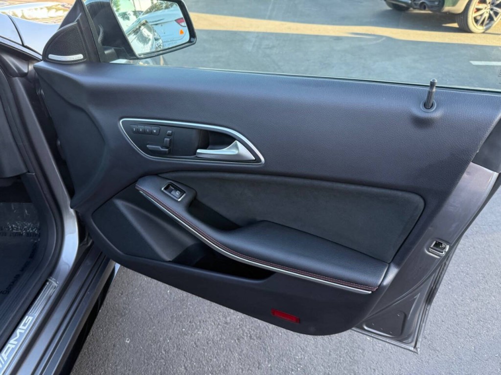 2015 Mercedes-Benz CLA-Class Image 34
