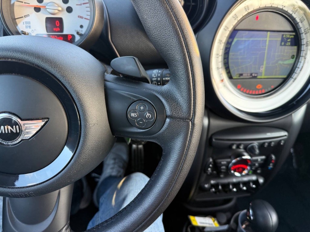 2014 MINI Countryman Image 12