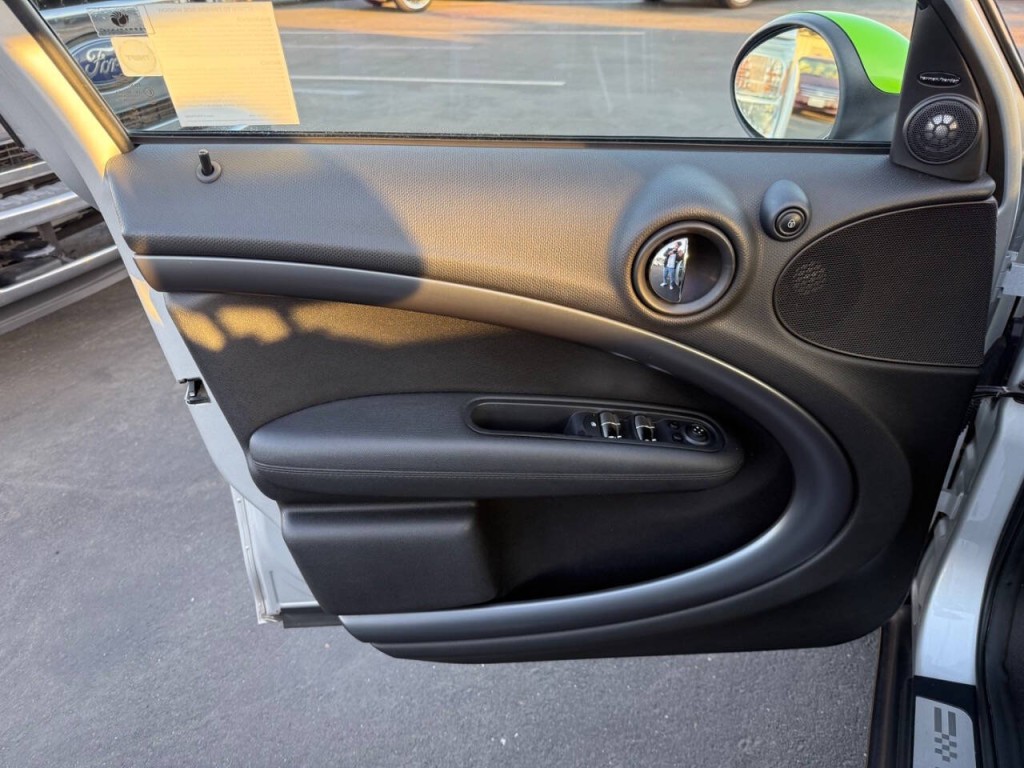 2014 MINI Countryman Image 19