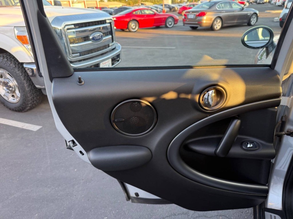 2014 MINI Countryman Image 21