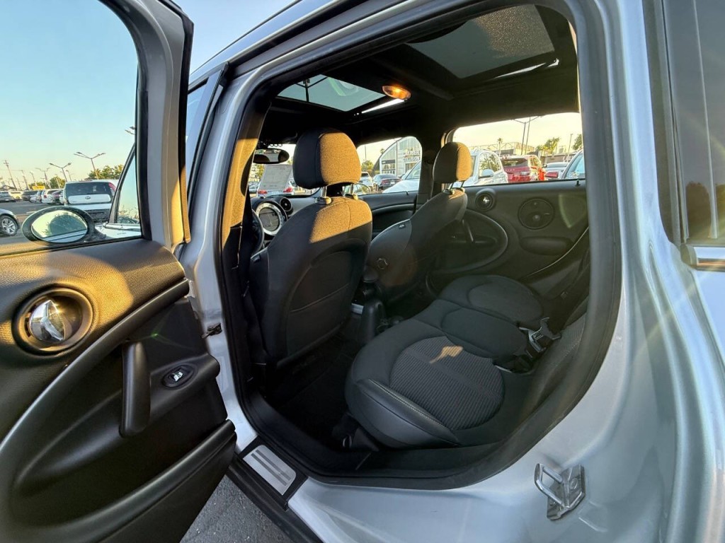 2014 MINI Countryman Image 22