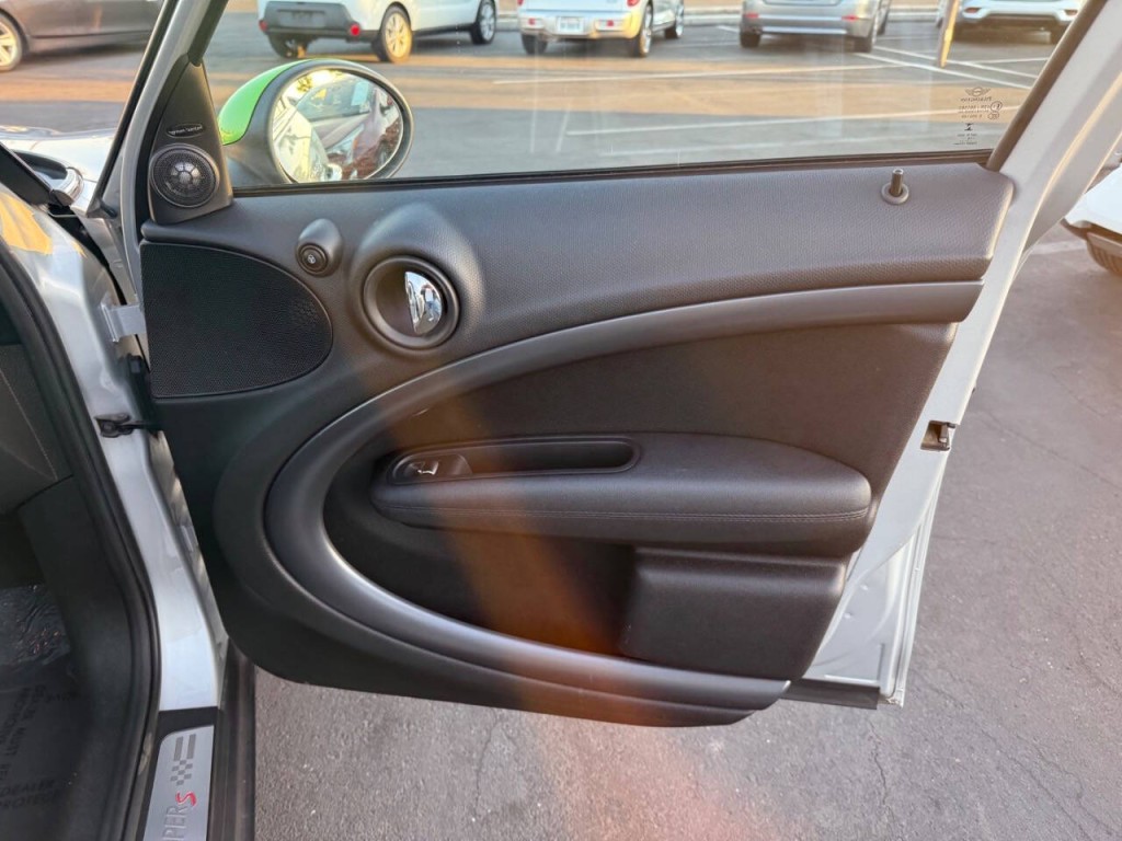 2014 MINI Countryman Image 27