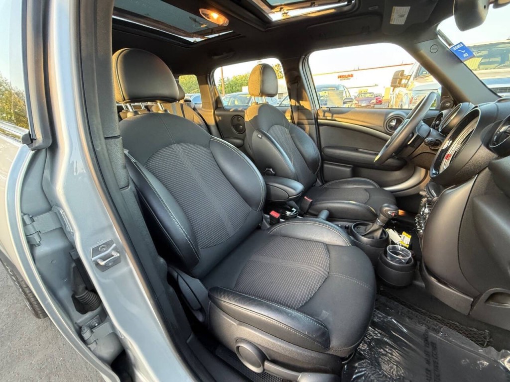 2014 MINI Countryman Image 28