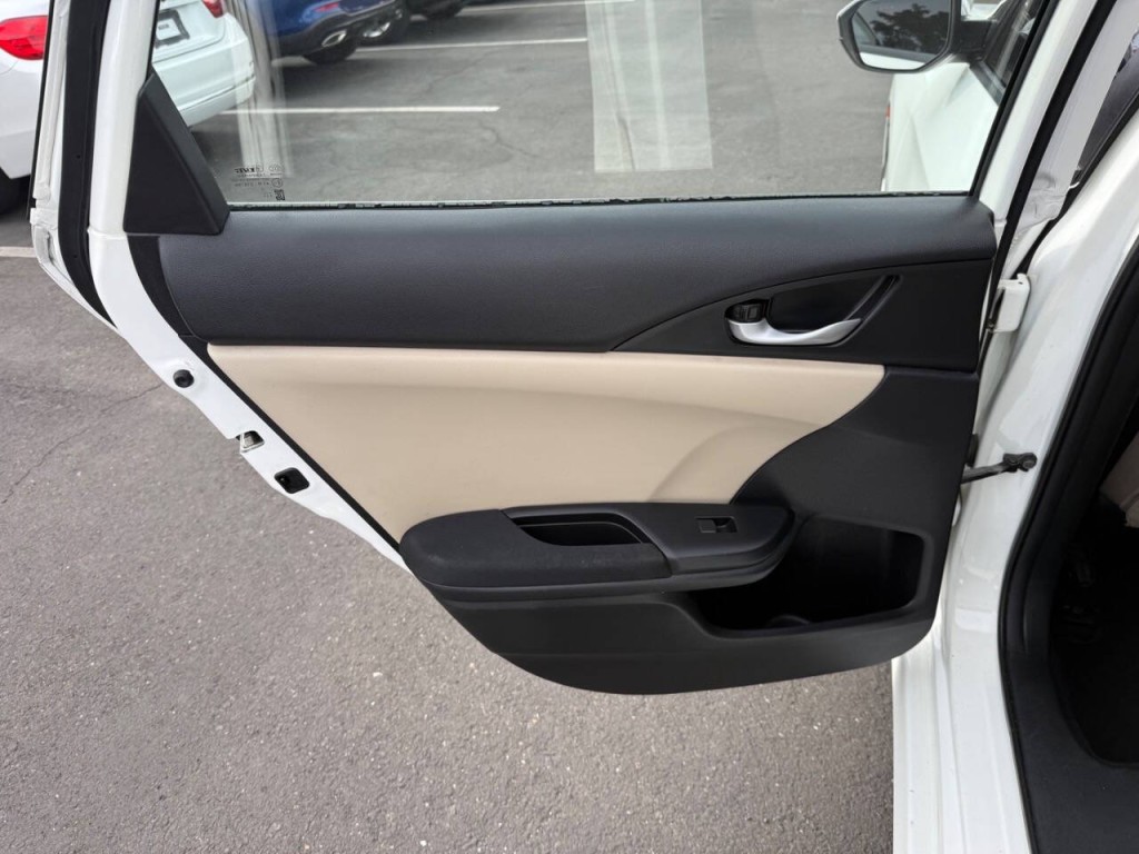 2018 Honda Civic Image 18