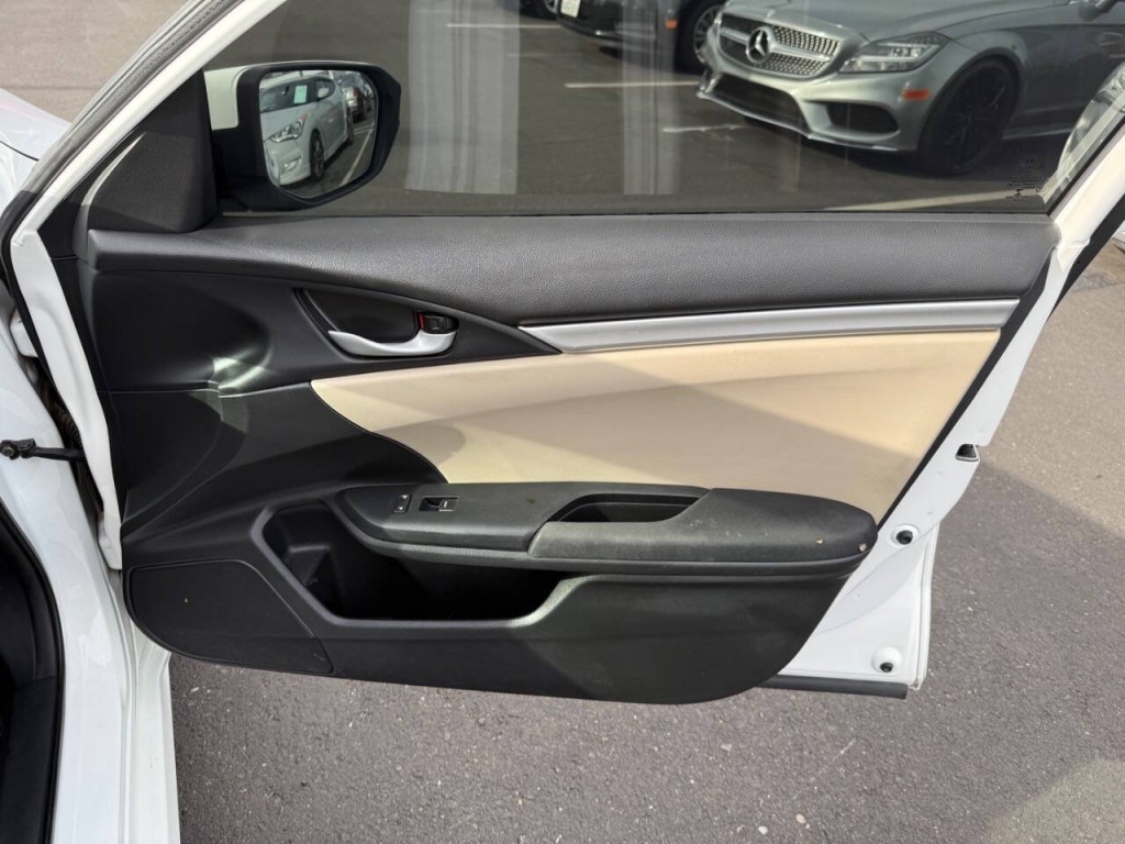 2018 Honda Civic Image 26