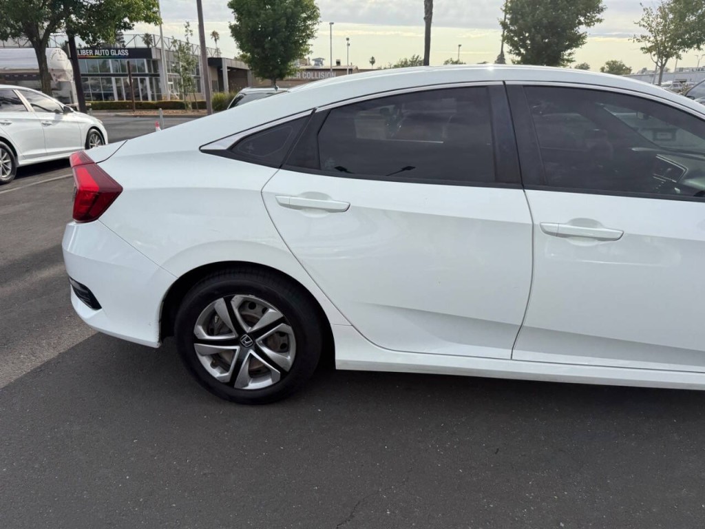 2018 Honda Civic Image 28