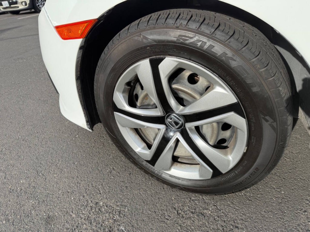 2018 Honda Civic Image 30