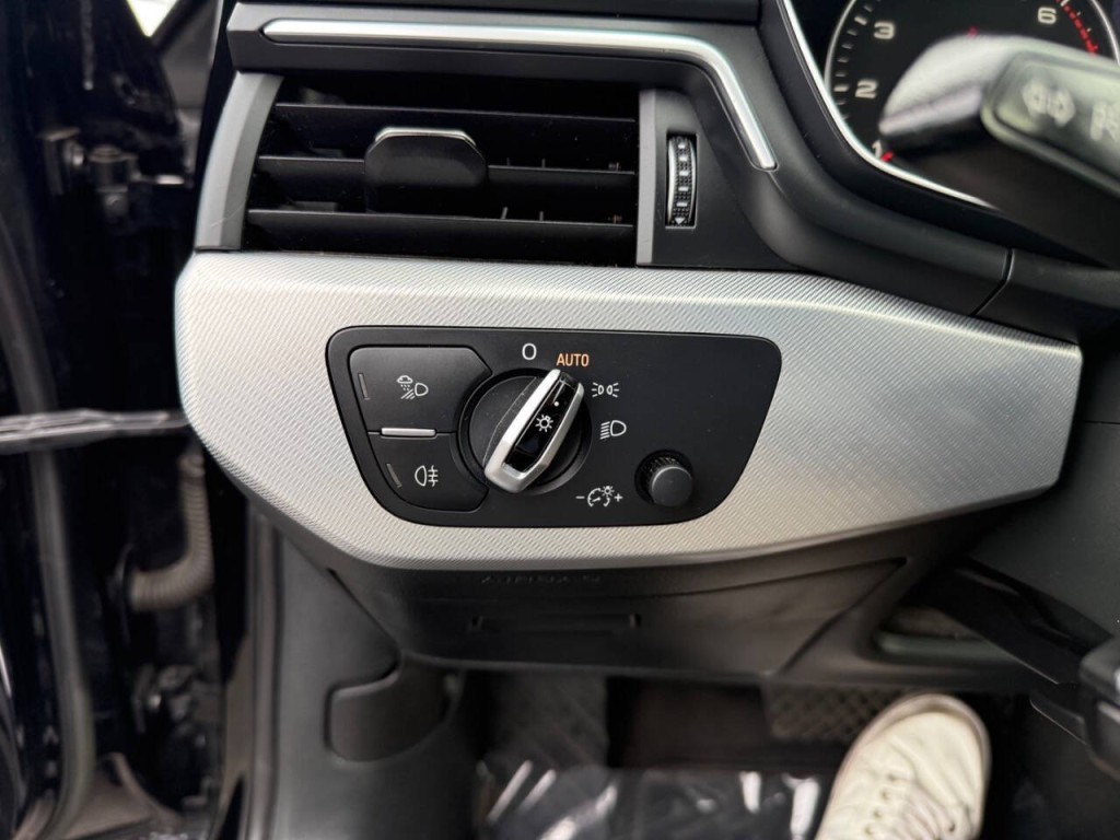 2017 Audi A4 Image 19
