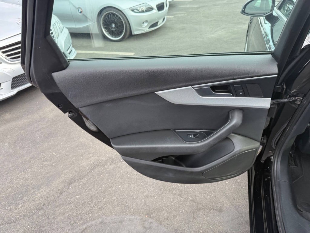2017 Audi A4 Image 24