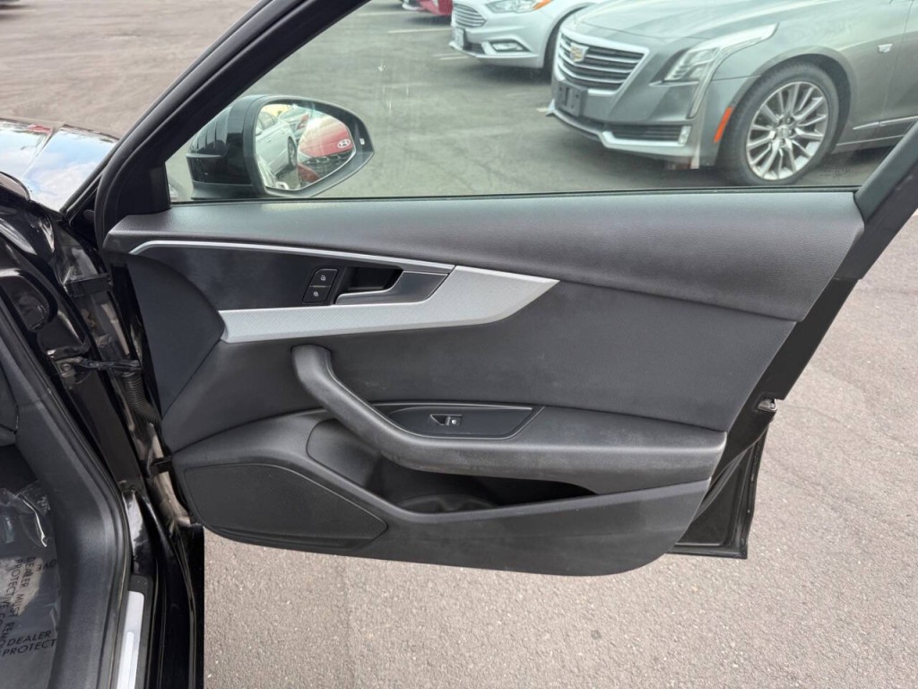 2017 Audi A4 Image 32