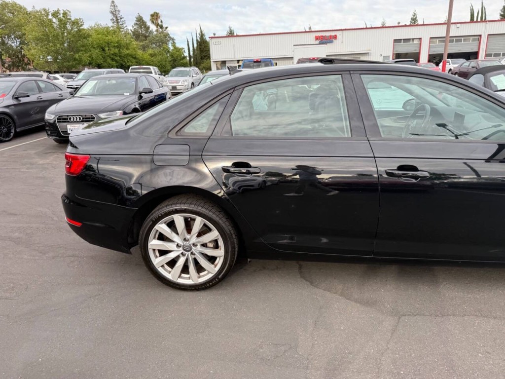 2017 Audi A4 Image 36