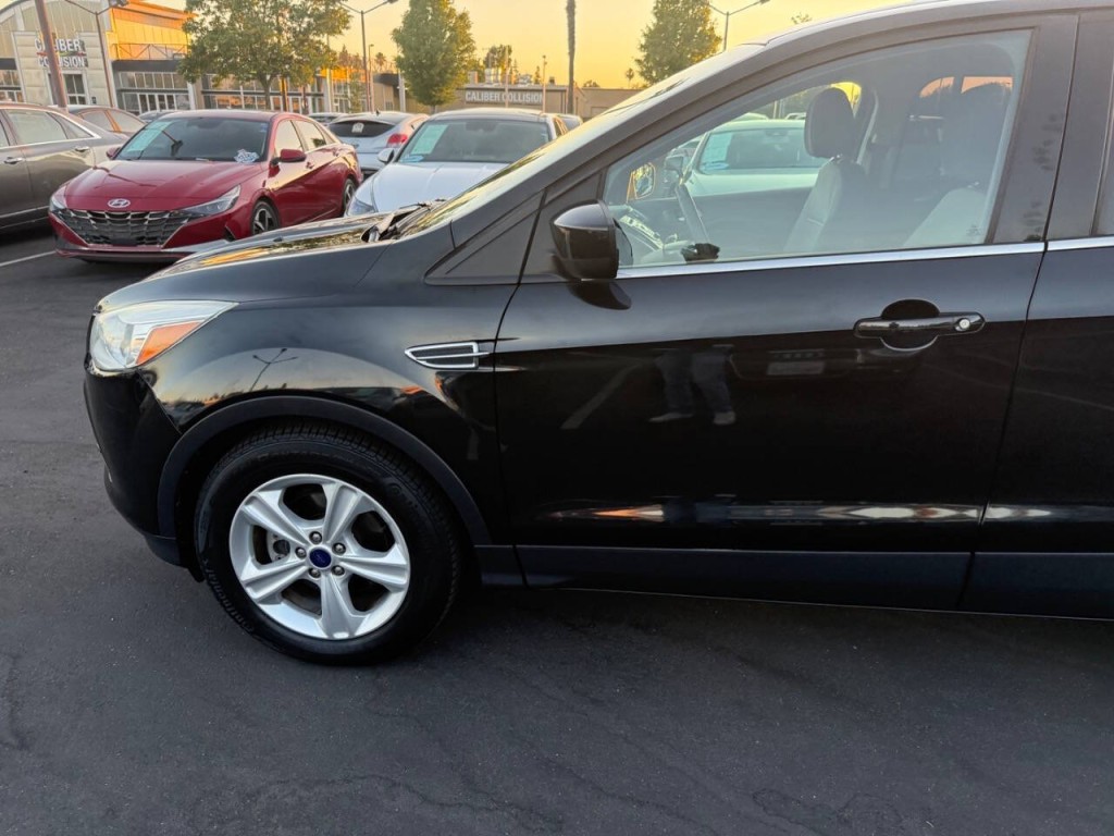 2015 Ford Escape Image 32
