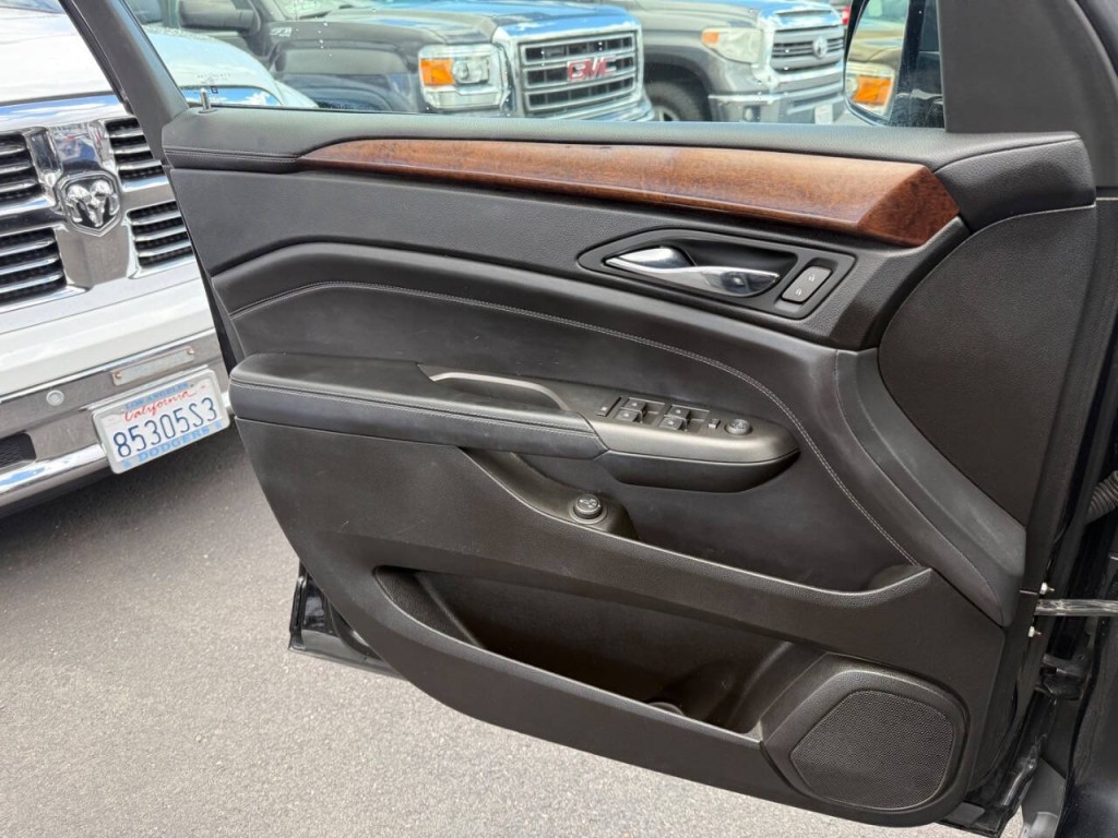 2012 Cadillac SRX Image 18