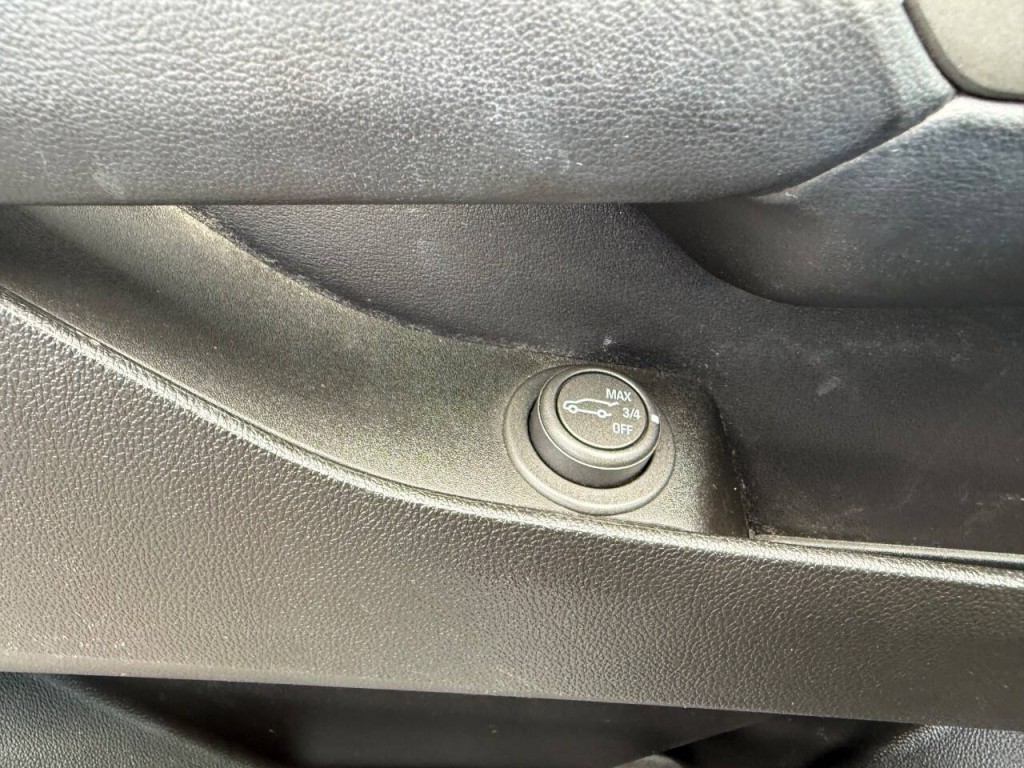 2012 Cadillac SRX Image 22