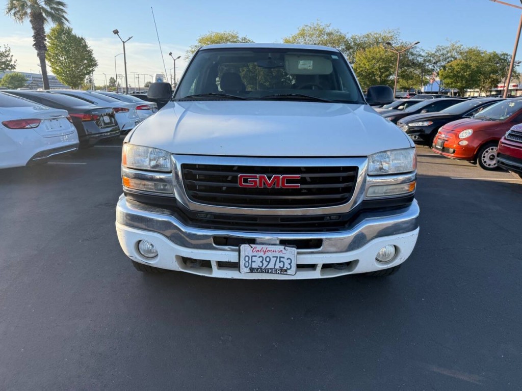 2006 GMC Sierra 2500 Image 2