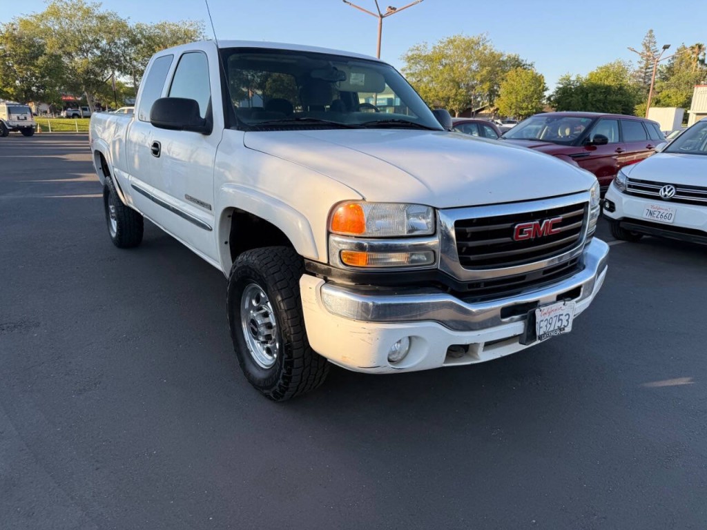 2006 GMC Sierra 2500 Image 3