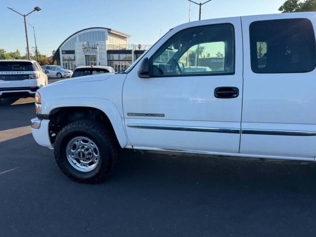 2006 GMC Sierra 2500 Image 9