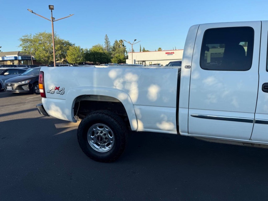 2006 GMC Sierra 2500 Image 10
