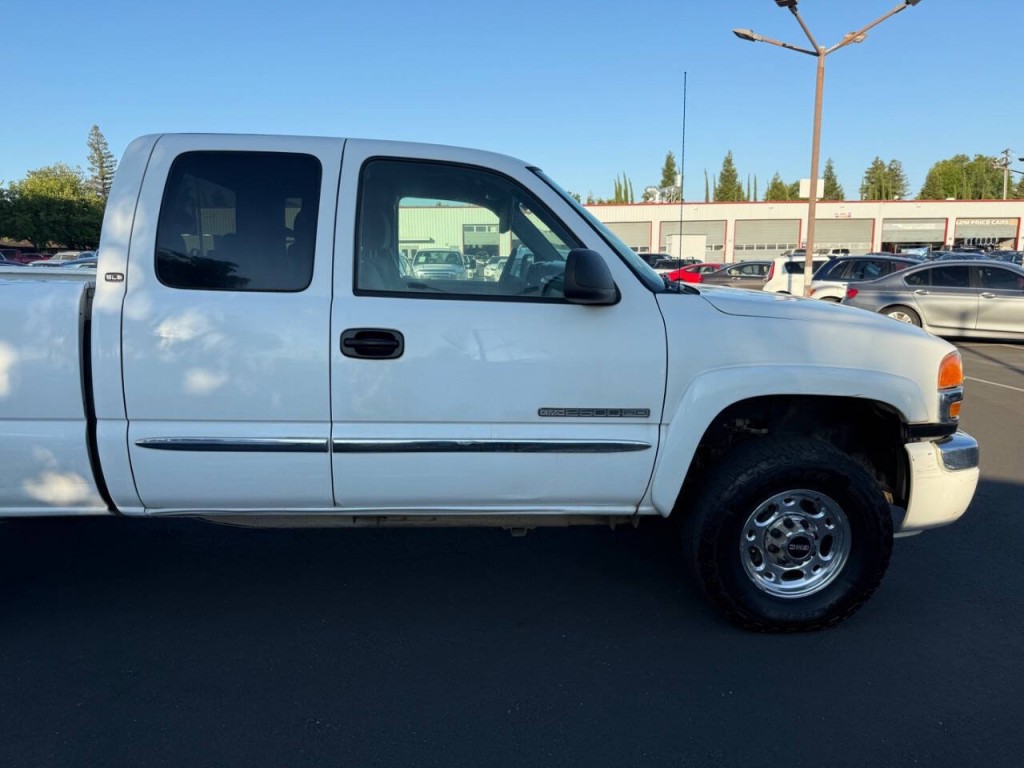 2006 GMC Sierra 2500 Image 11