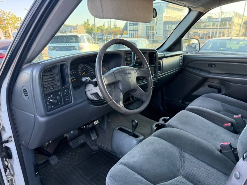 2006 GMC Sierra 2500 Image 12