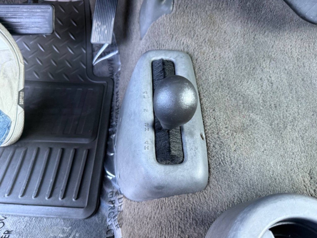 2006 GMC Sierra 2500 Image 16