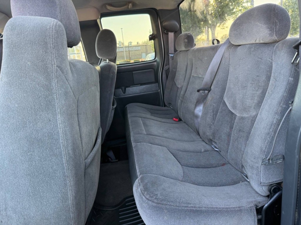 2006 GMC Sierra 2500 Image 17