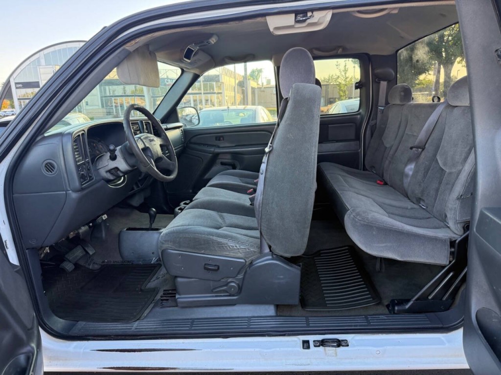 2006 GMC Sierra 2500 Image 20
