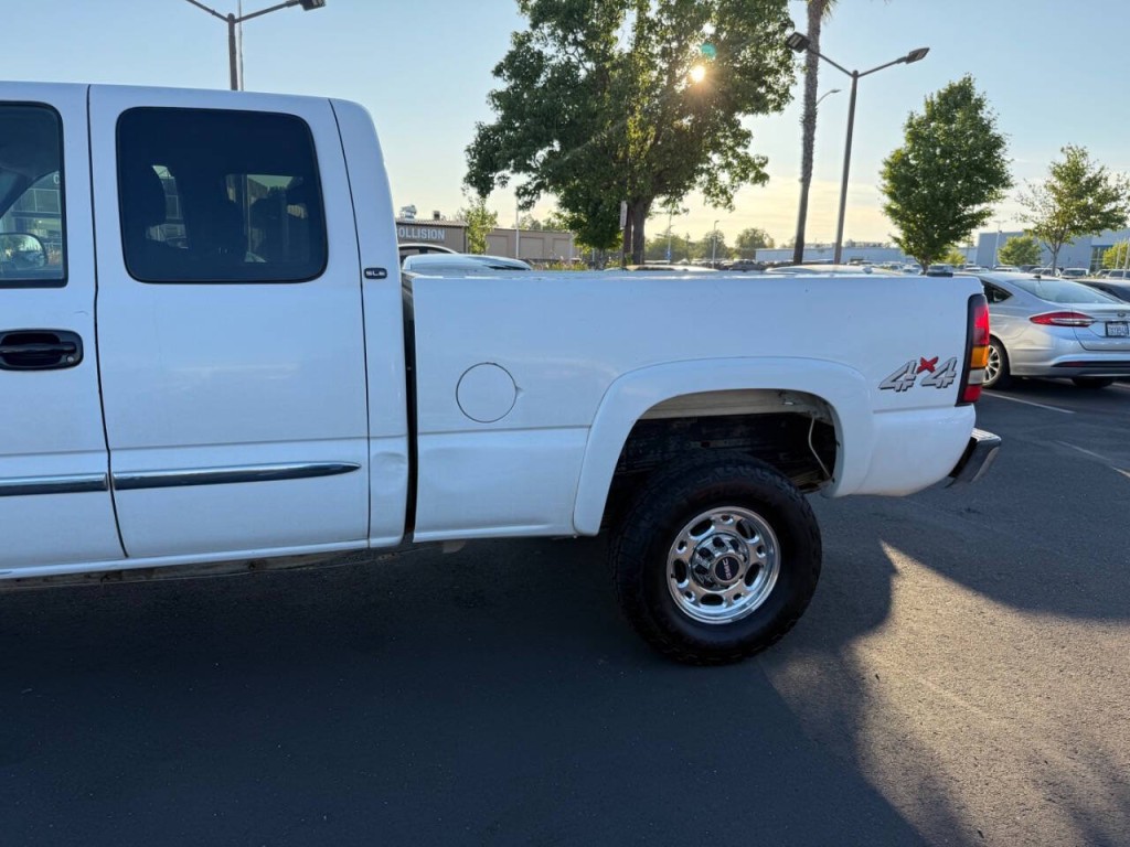 2006 GMC Sierra 2500 Image 29